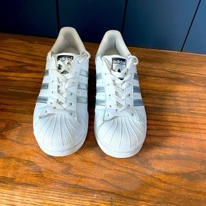 Addidias girls/ladies shoes